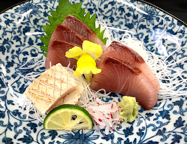 鰤の刺し身